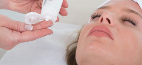 Happy Aging Hyaluron Gesichtsbehandlung Wien