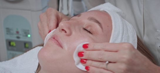 PQAge Peeling: Kosmetik Behandlungen bei Dermacare in Wien
