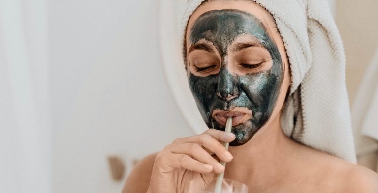artikel pickel vor dem date frau maske gesicht
